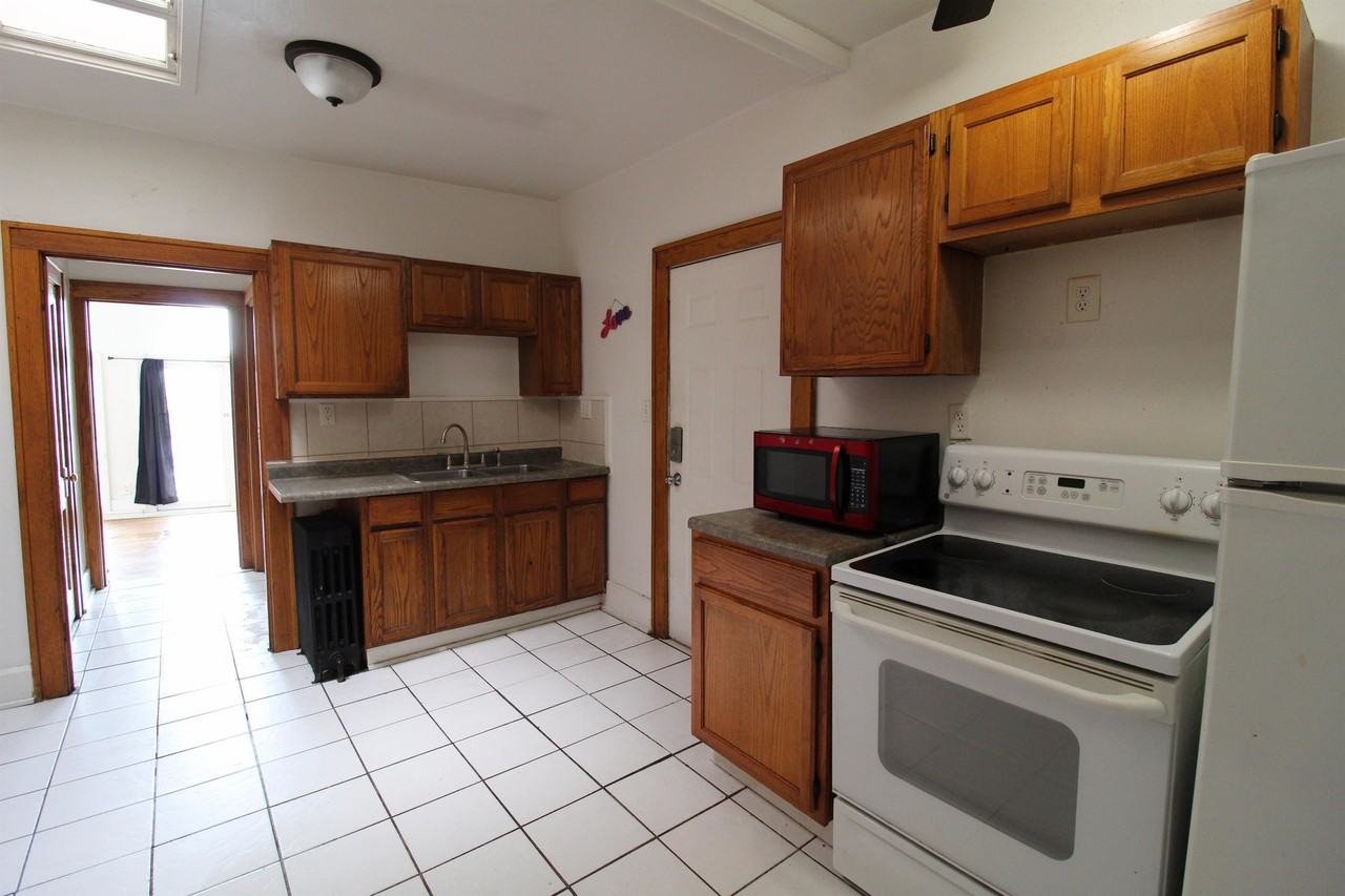 1105 Washington Avenue - Photo 2 of 7