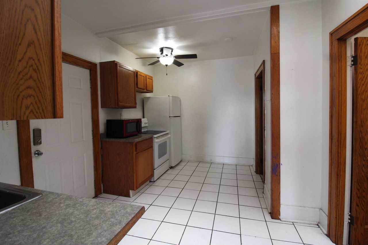 1105 Washington Avenue - Photo 3 of 7