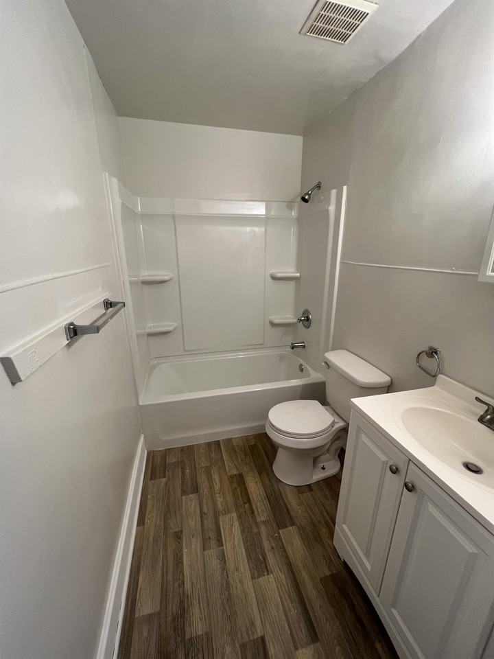 424 N Locust StreetAPT 2 #2 - Photo 3 of 5