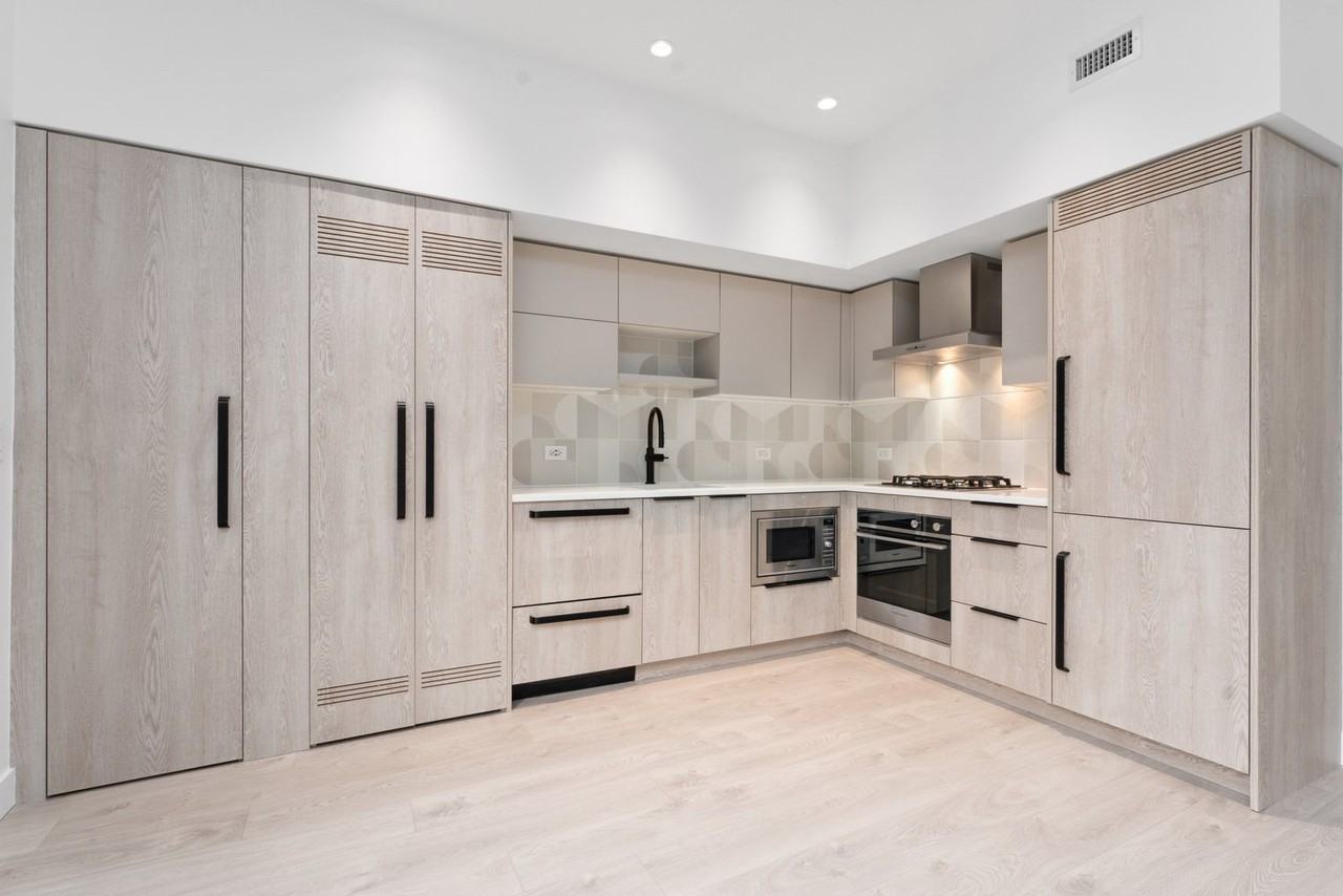 3132 Sophia St - Photo 6 of 8