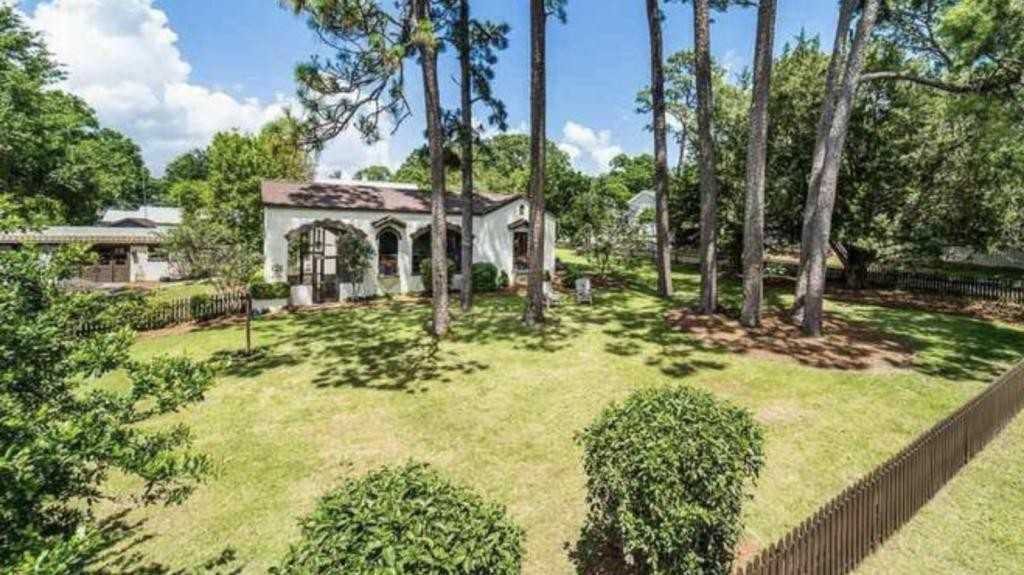 109 Gaston Ave - Photo 2 of 20