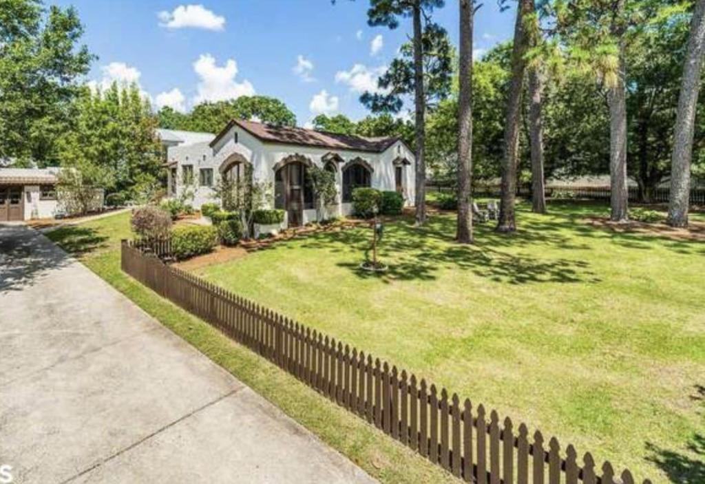 109 Gaston Ave - Photo 3 of 20