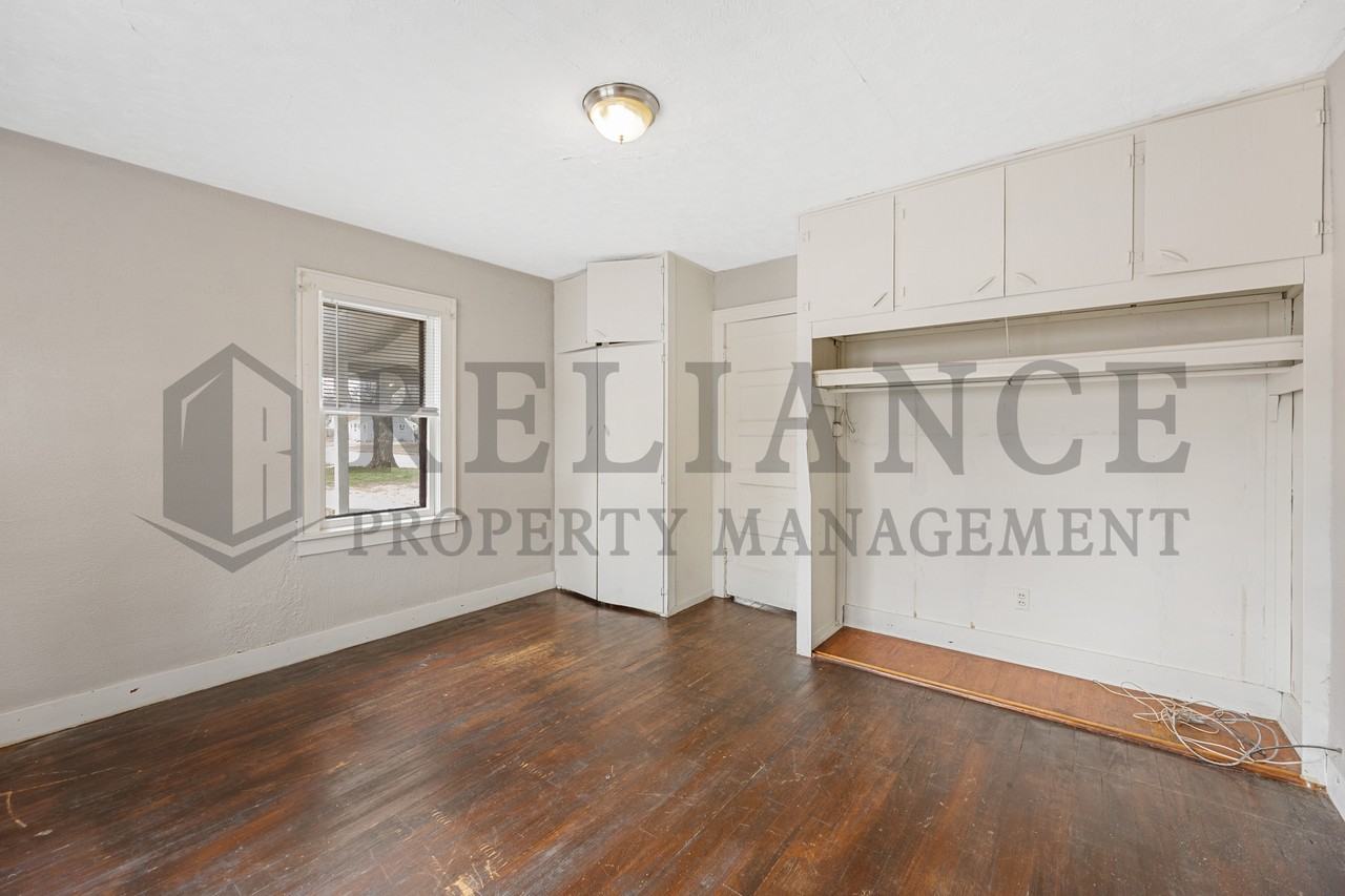 1802 S Santa Fe St - Photo 3 of 16