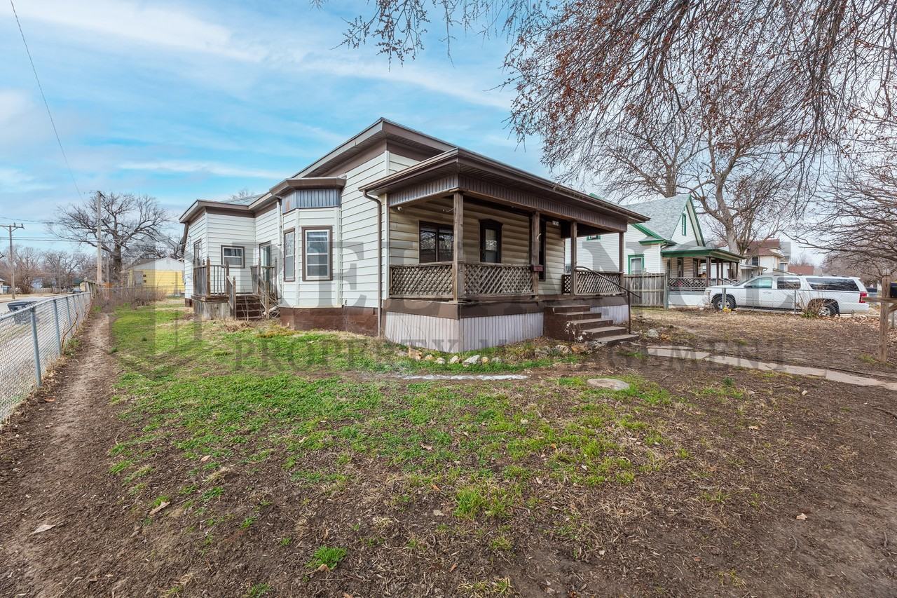 1445 S Market St - Photo 3 of 21