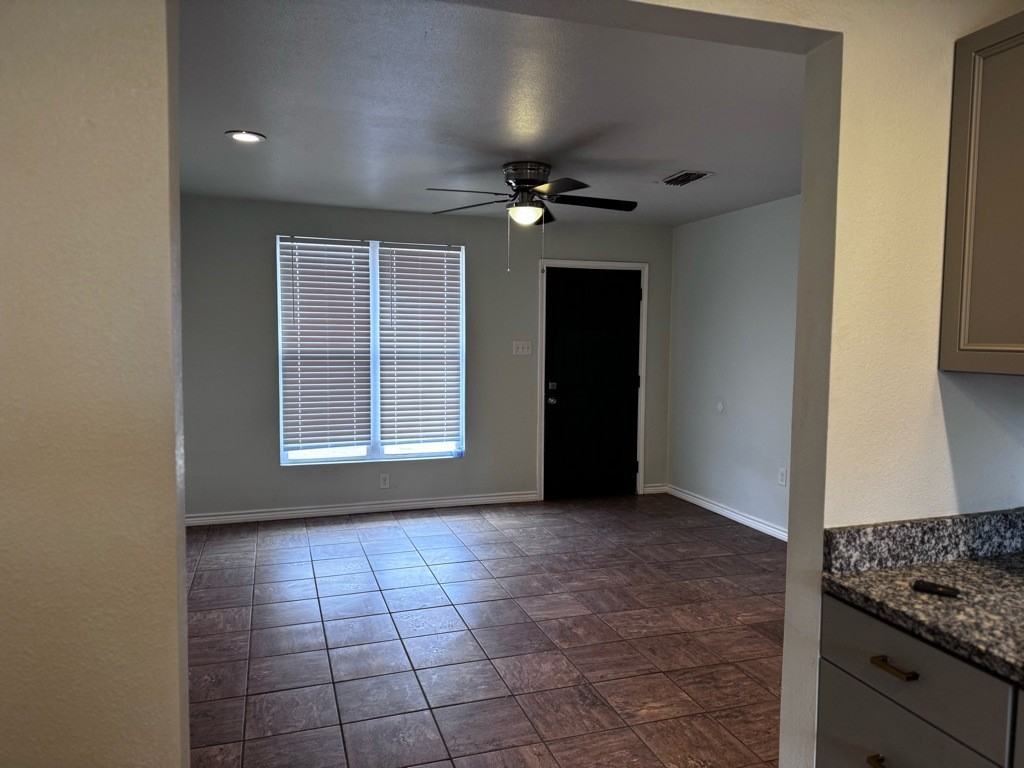 510 Raymond Rd - Photo 3 of 10