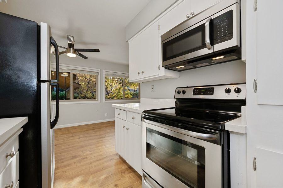 284 Tyrella Ave #08 - Photo 2 of 35