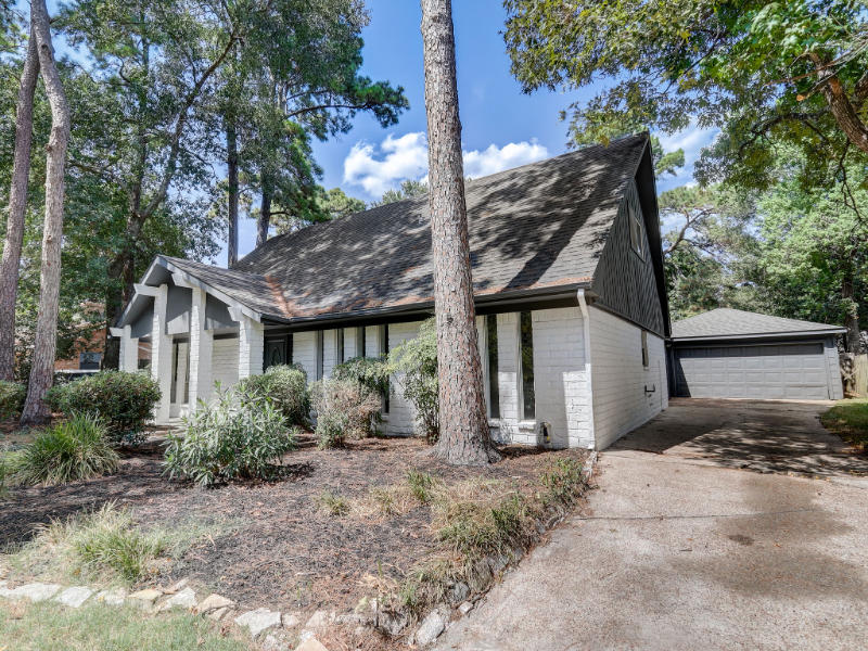 1951 Round Spring Dr - Photo 4 of 42