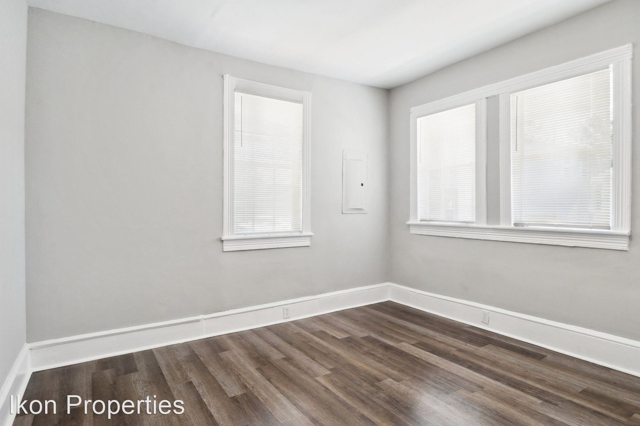 504 West 48th Street - Photo 2 of 3