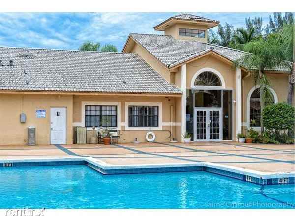 Palms Of Pembroke - Photo 2 of 3