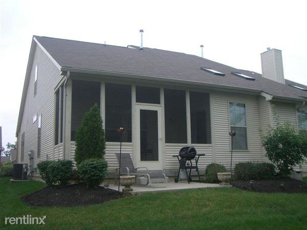 Fairfield Square Condominiums - Photo 3 of 10