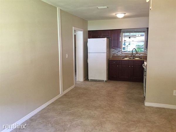 2302 W Hamilton Ave - Photo 3 of 6