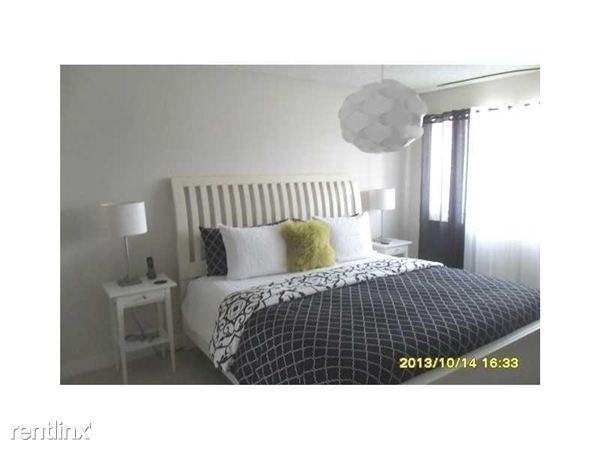 Yacht Club Condo - Photo 2 of 10