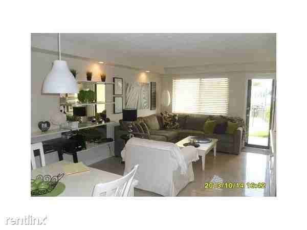 Yacht Club Condo - Photo 3 of 10