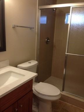 1368 Mastic St - Photo 2 of 3