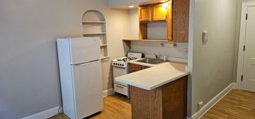 featured image of 1521 N Franklin Pl