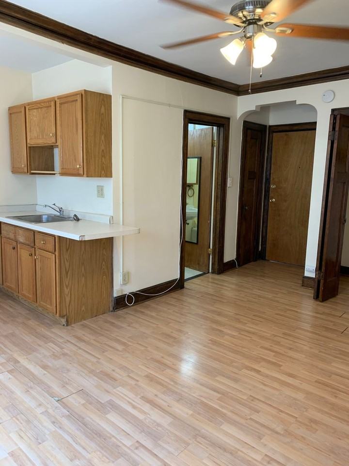 1521 N. Franklin Place Apartments 1521 N Franklin Pl, Milwaukee, WI