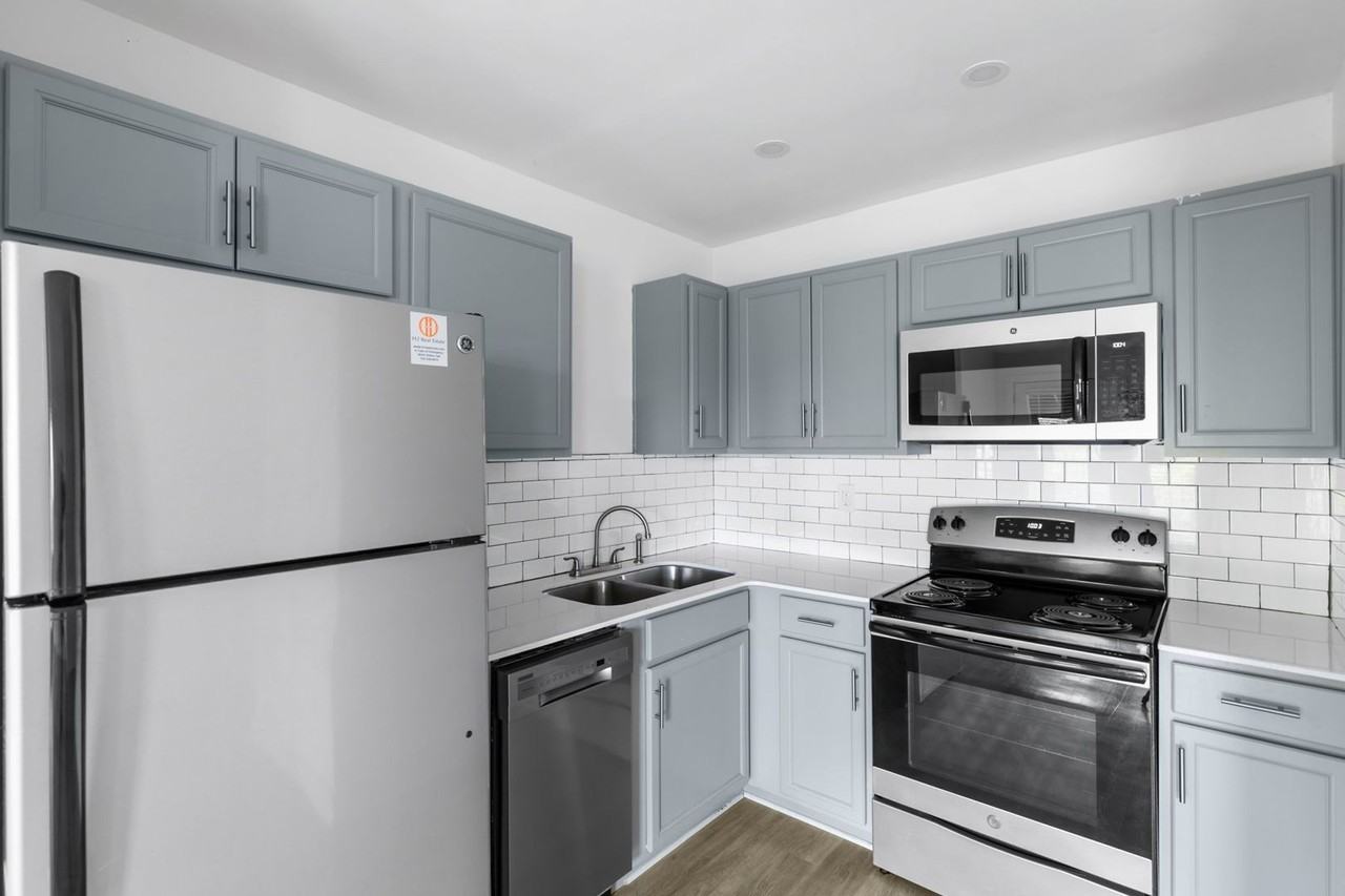 Forest Park Apartments - Photo 2 of 18