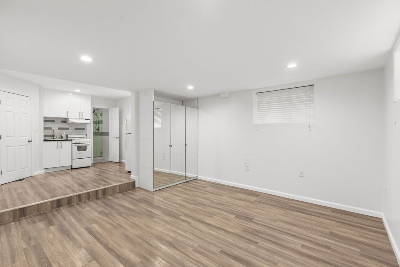 3652 Columbia St - Photo 3 of 13