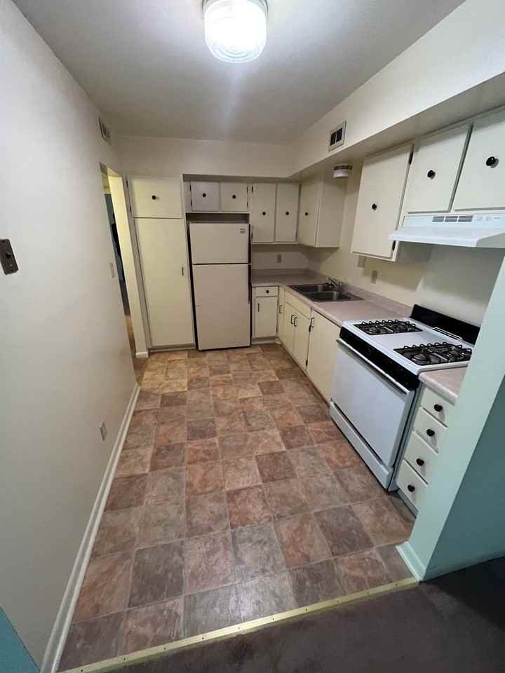 9218 Erie - Photo 3 of 9