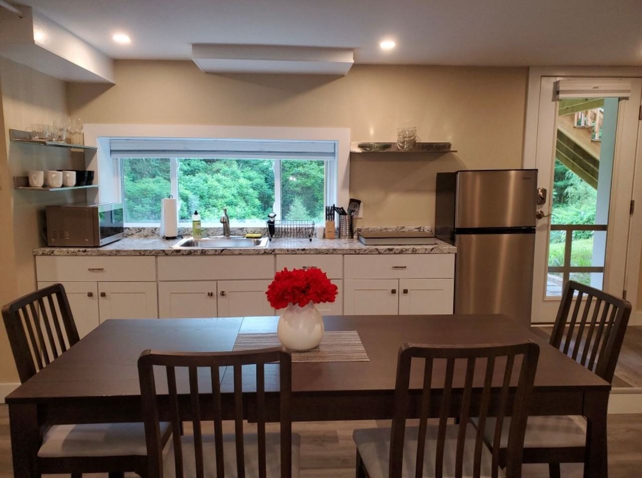 870 East Street - Photo 2 of 8