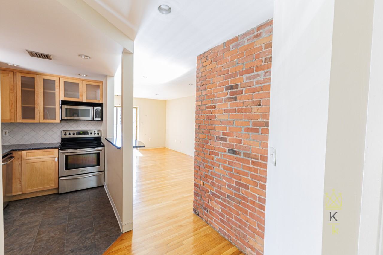 96 Gainsborough St #206W - Photo 3 of 12