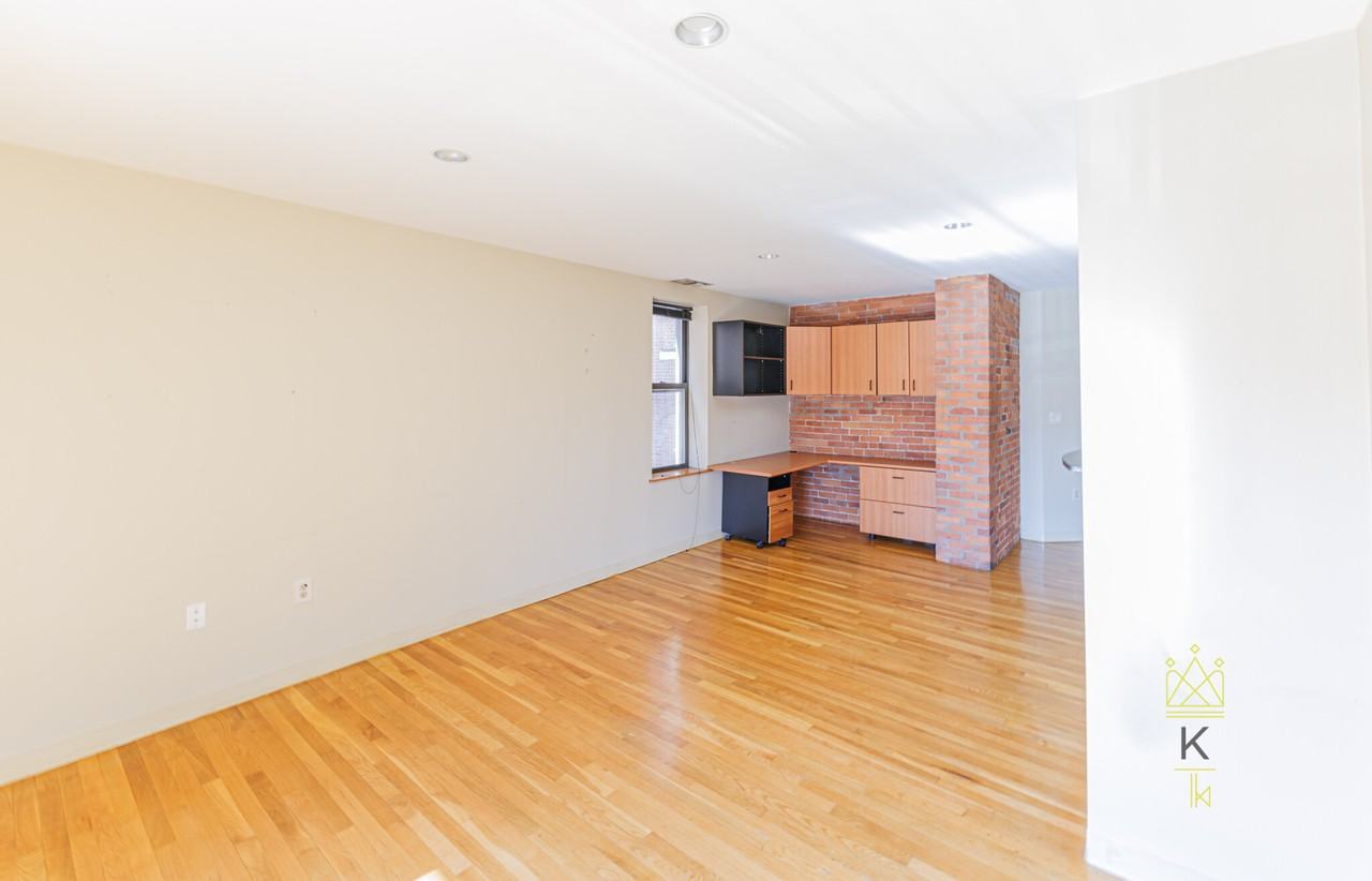 96 Gainsborough St #206W - Photo 4 of 12