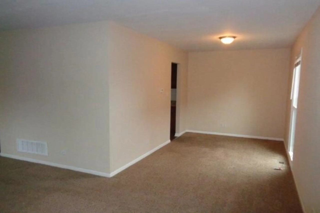 22526 Clarendon Ave - Photo 3 of 20