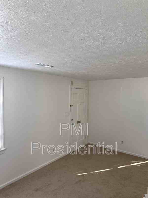 1705 S Meadow St - Photo 2 of 10