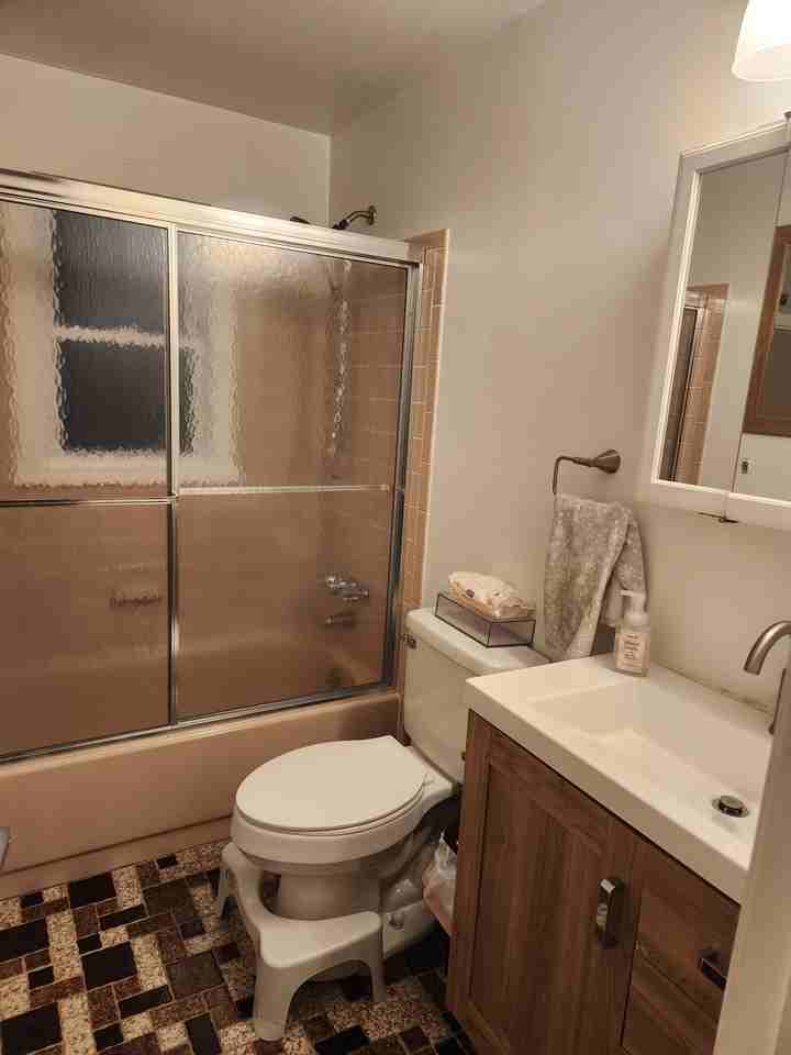 312 Woodlawn Ave #1 - Photo 2 of 2