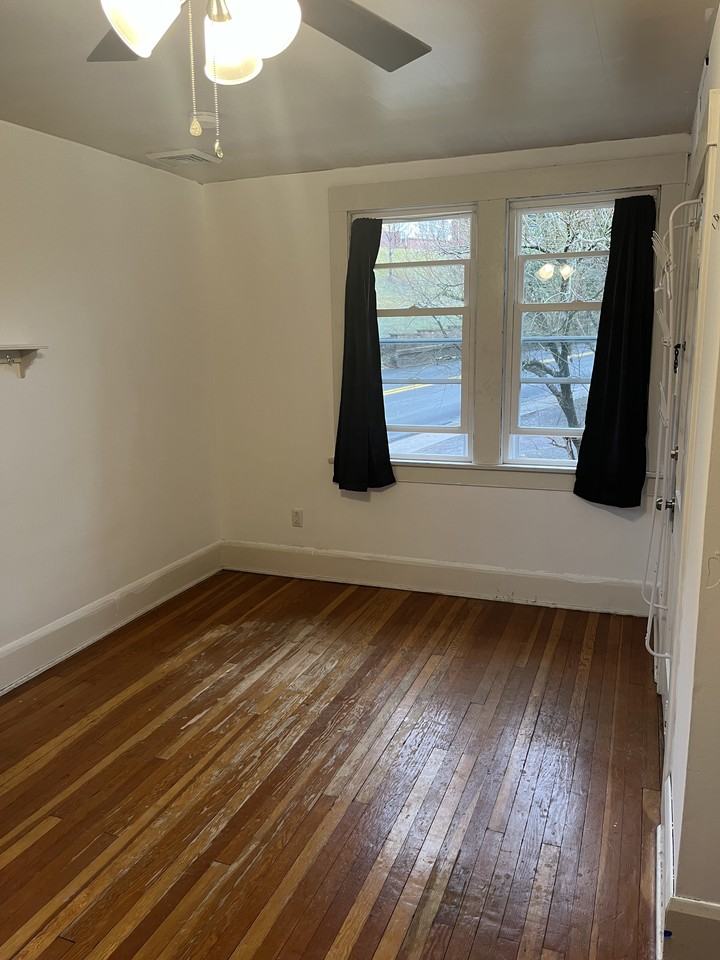 946 Willey St #NA - Photo 2 of 9