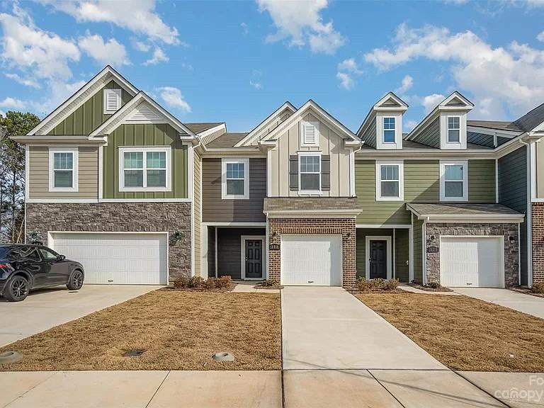 332 Abington St - Photo 2 of 20