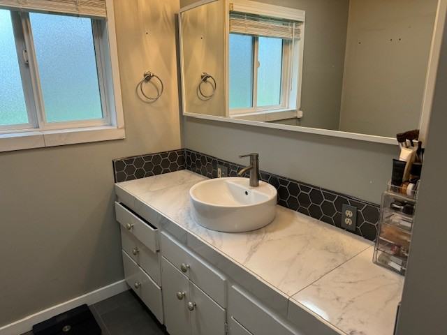 909 N 33rd Pl #NA - Photo 2 of 10