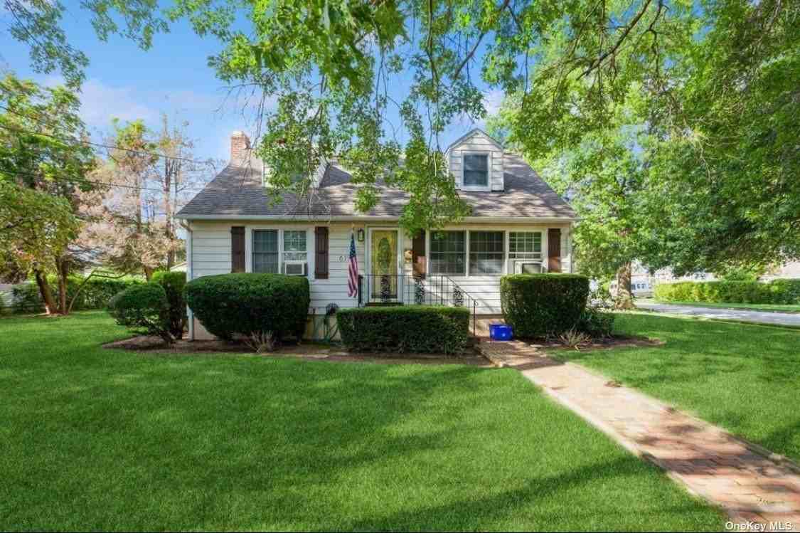 619 Willis St #1 - Photo 3 of 18