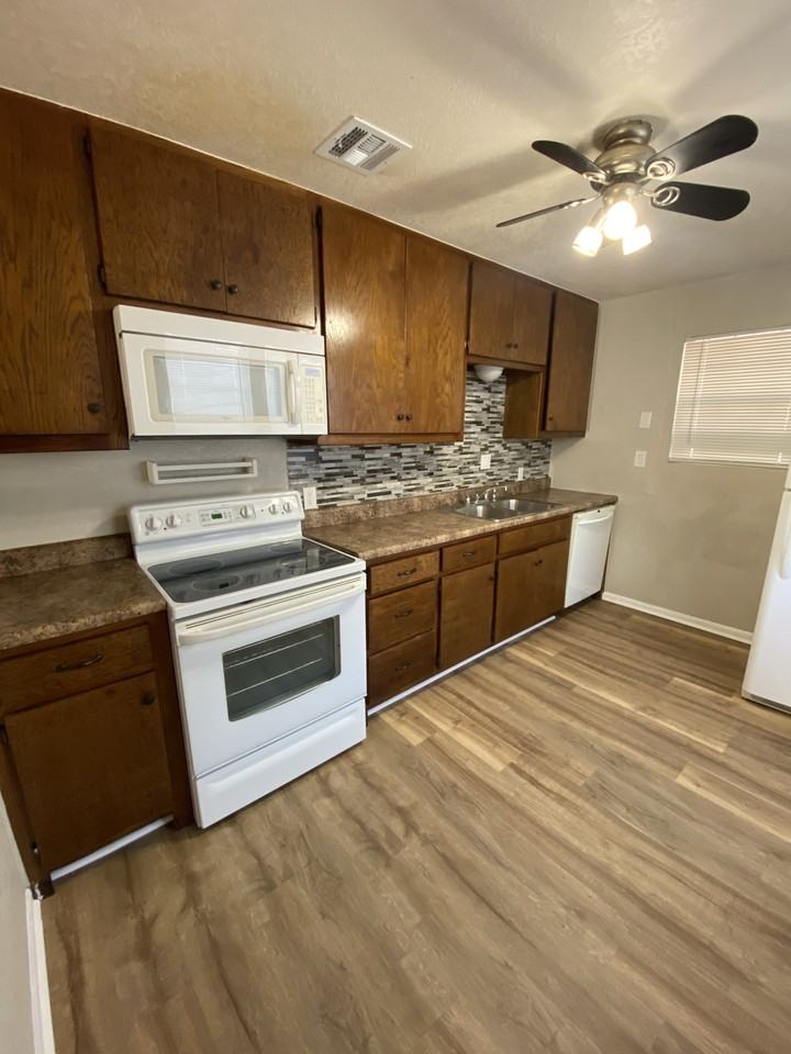 5986 Nw 35th St #NA - Photo 3 of 7