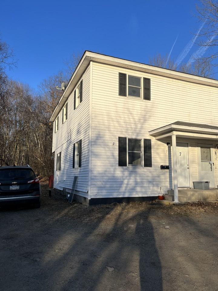 477 Bodnick St #7 - Photo 3 of 16
