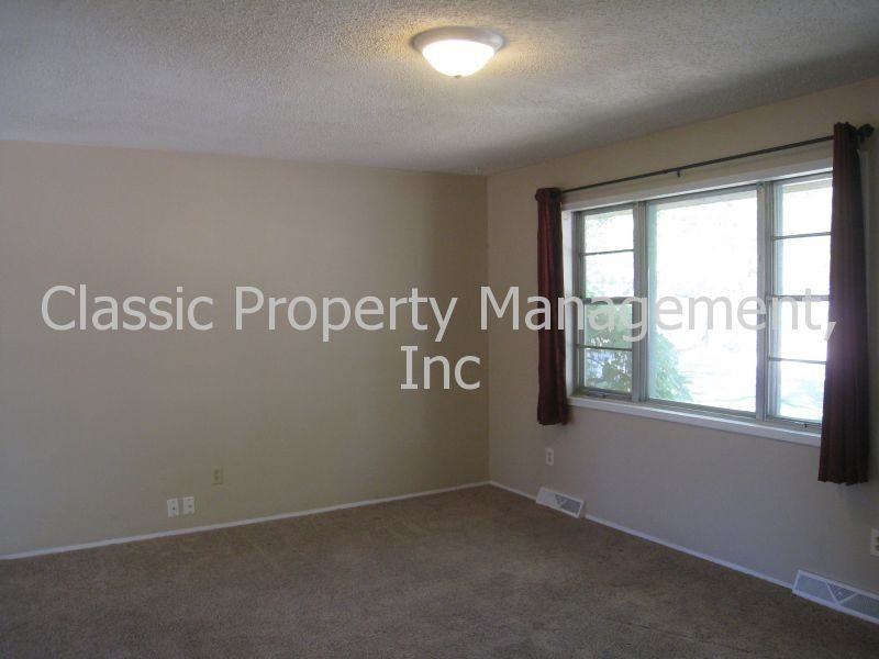 5509 NE 58th St - Photo 3 of 15