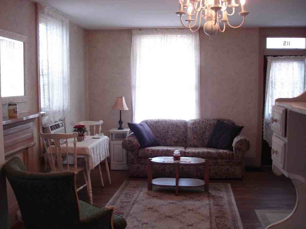 115 S Potomac St 1, Waynesboro, PA 17268 Studio Apartment for 825