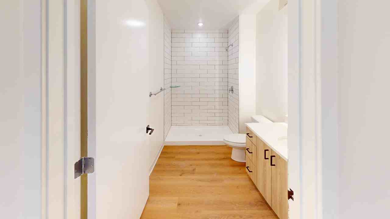 718 Main St - Photo 2 of 4