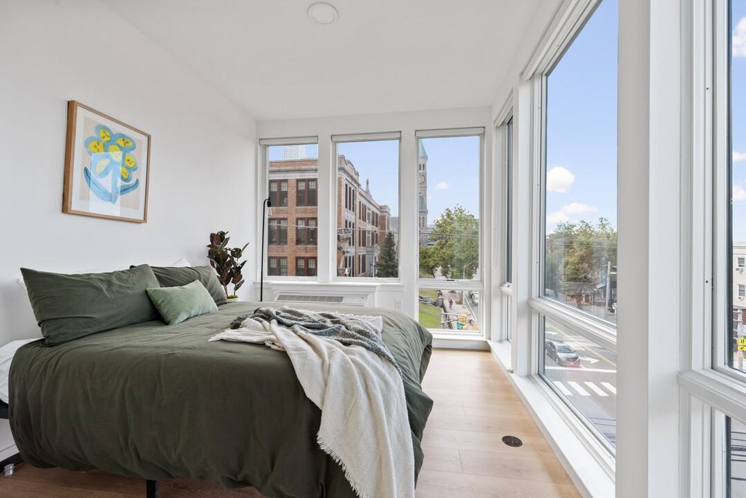 241 St Pauls Ave #1-2