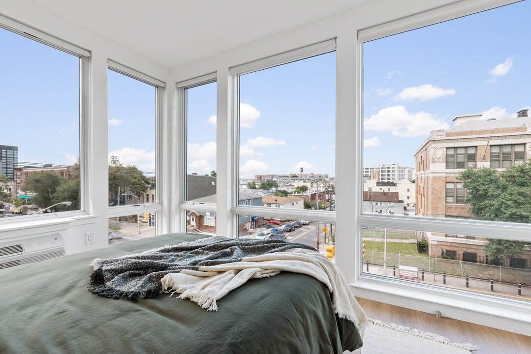 241 St Pauls Ave #1-2