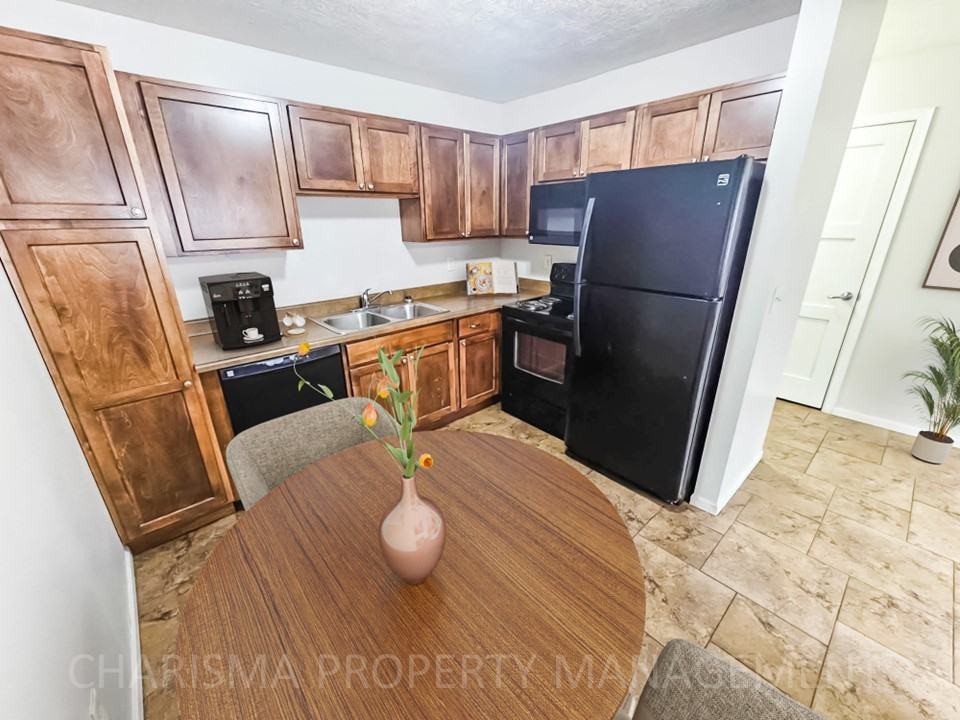 700 West 6th Street #2 - Photo 7 of 18