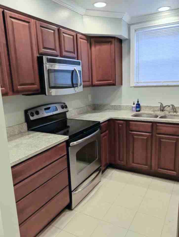 1387 Bluff Ave #B - Photo 2 of 11