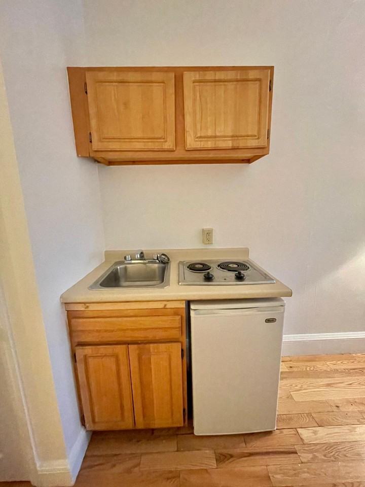 1061 Beacon St #8K - Photo 4 of 7