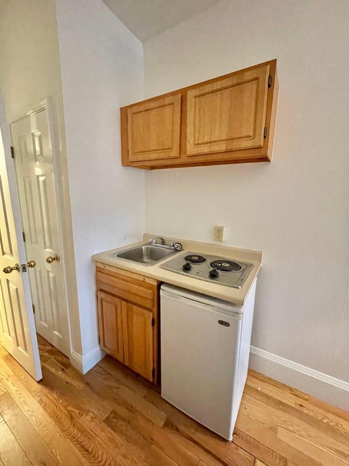 1061 Beacon St #8K - Photo 6 of 7