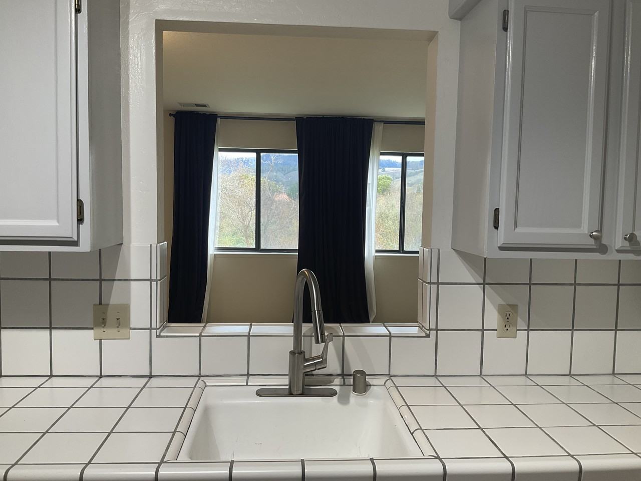 557 Willow Ave - Photo 3 of 9