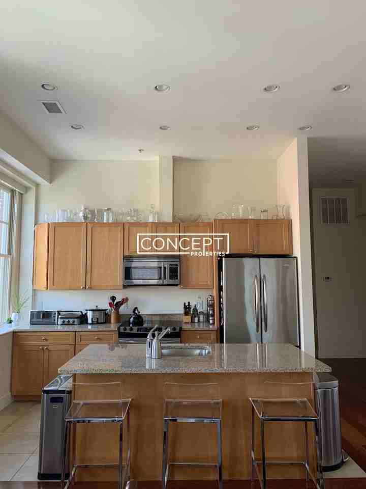 520 Harrison Ave #U402