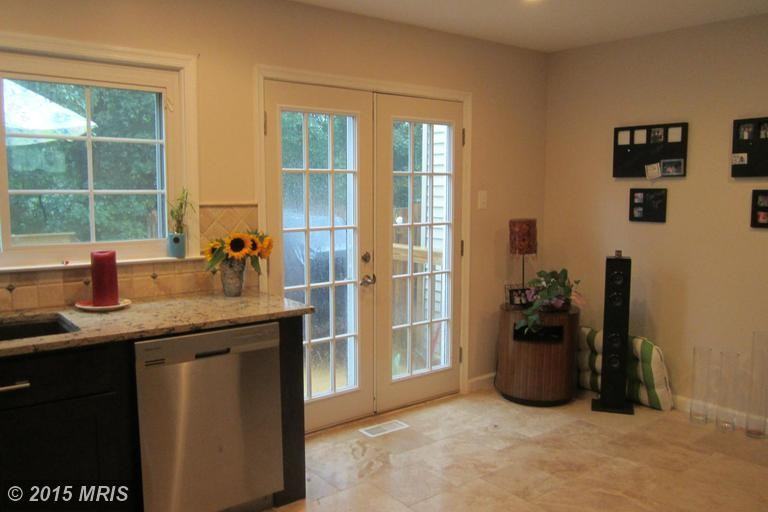 8913 Oakwood Way - Photo 3 of 16