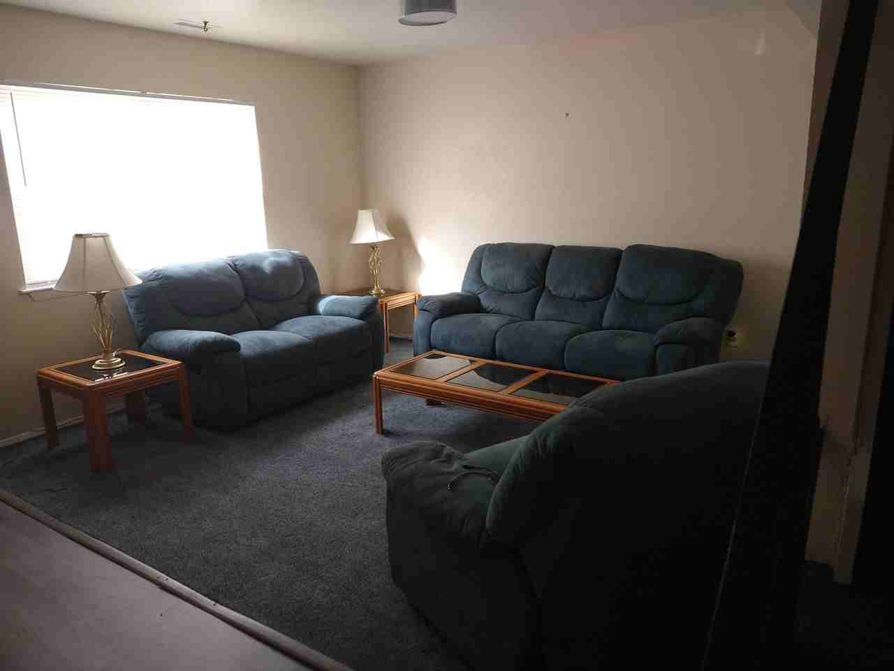 1012 Bowe Pl - Photo 3 of 16