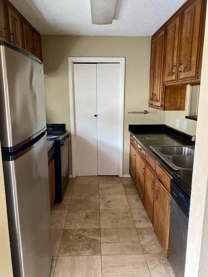 7608 Bridges Ave #B - Photo 7 of 35