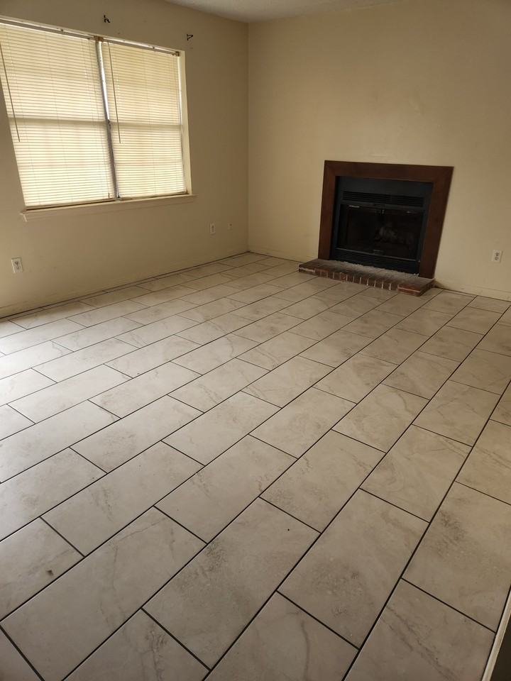 684 S 72nd Ave #D - Photo 3 of 5
